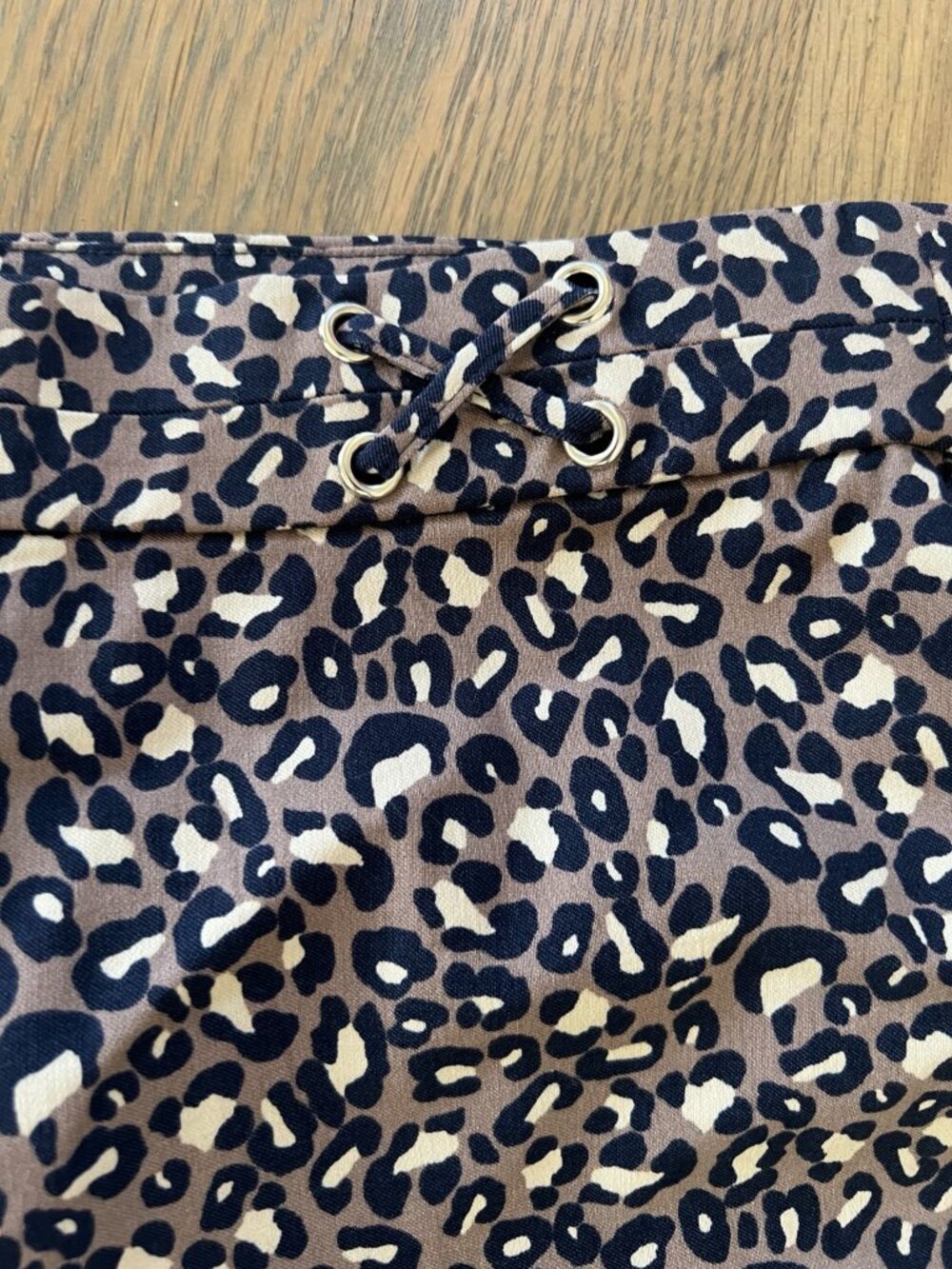 Rafaella Leopard Print Fitted Capri Pants Size 8 Y2K Animal Print Stretch - Picture 4 of 6